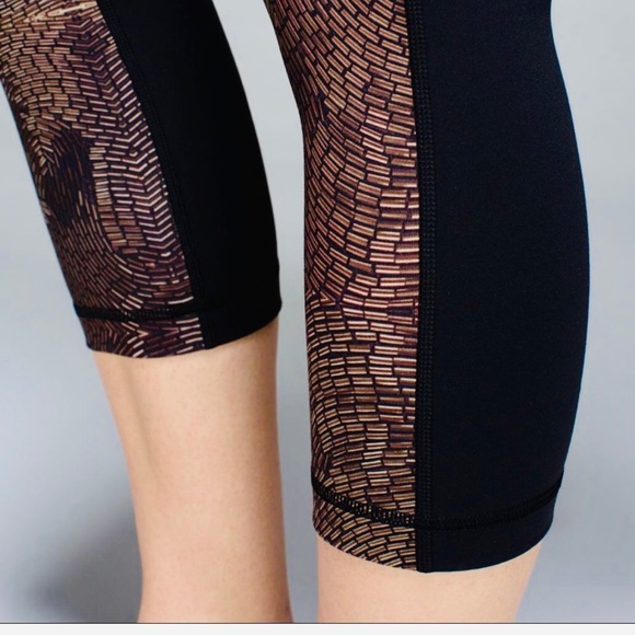 Lululemon Golden Goddess Wunder Under Crop - Sz 6 - Picture 5 of 7